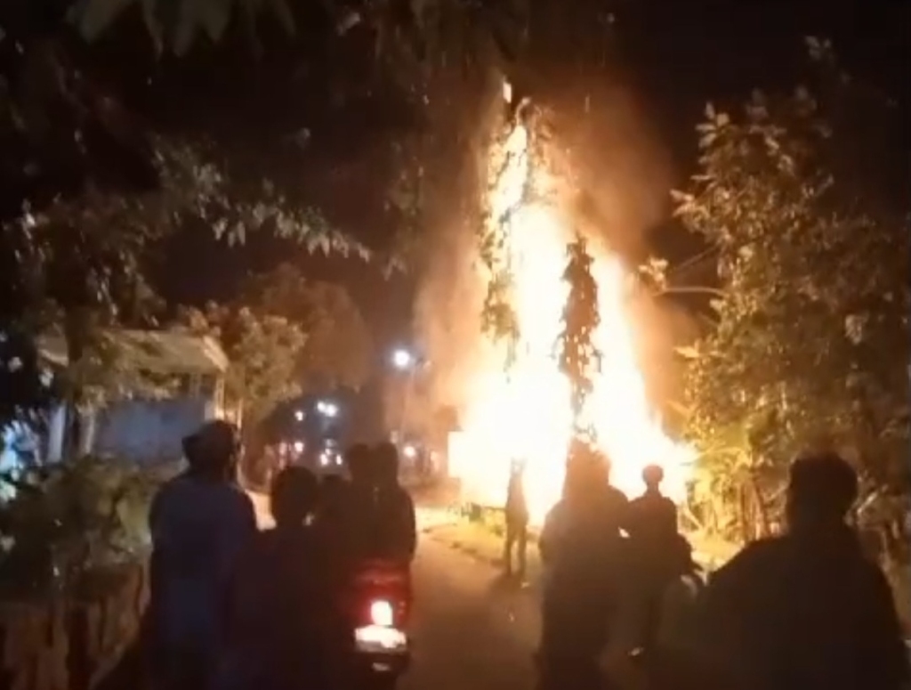Gara-gara Percikan Api, Kios Bensin di Tuban Ludes Terbakar